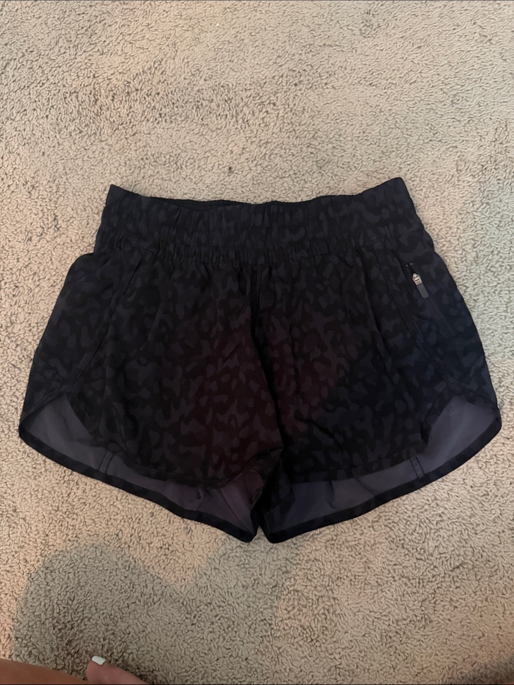 Lululemon-Women’s Black Printed TrackerShorts